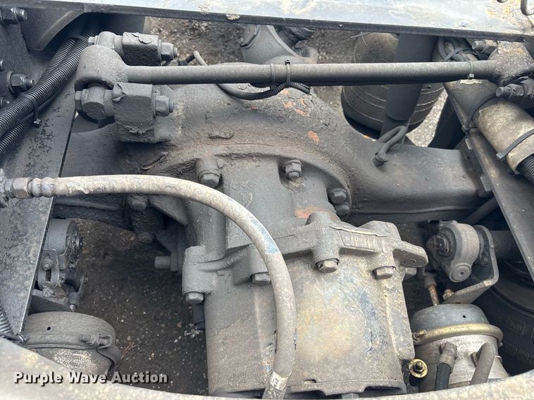 image for item YA0507 2015 Kenworth T680 semi truck