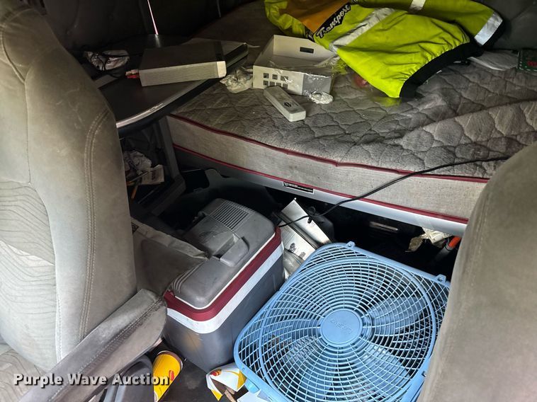 image for item YA0507 2015 Kenworth T680 semi truck