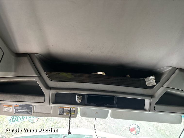 image for item YA0507 2015 Kenworth T680 semi truck