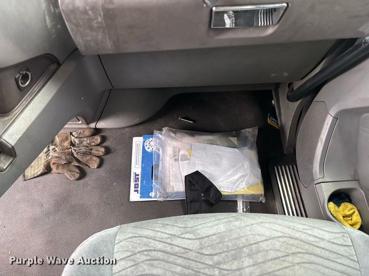 image for item YA0507 2015 Kenworth T680 semi truck