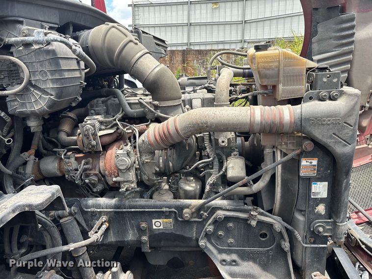 image for item YA0507 2015 Kenworth T680 semi truck