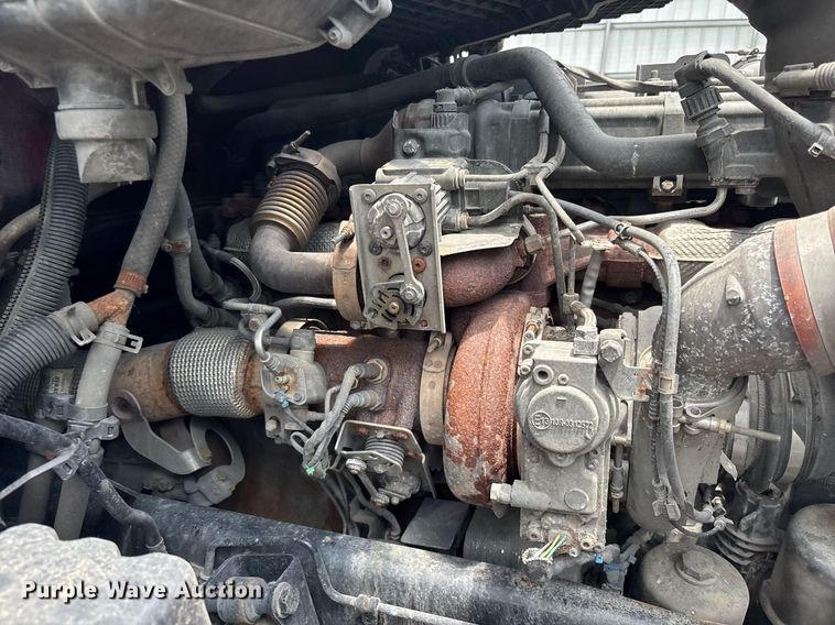 image for item YA0507 2015 Kenworth T680 semi truck