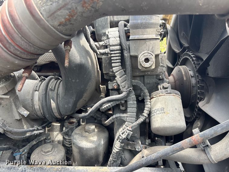 image for item YA0507 2015 Kenworth T680 semi truck