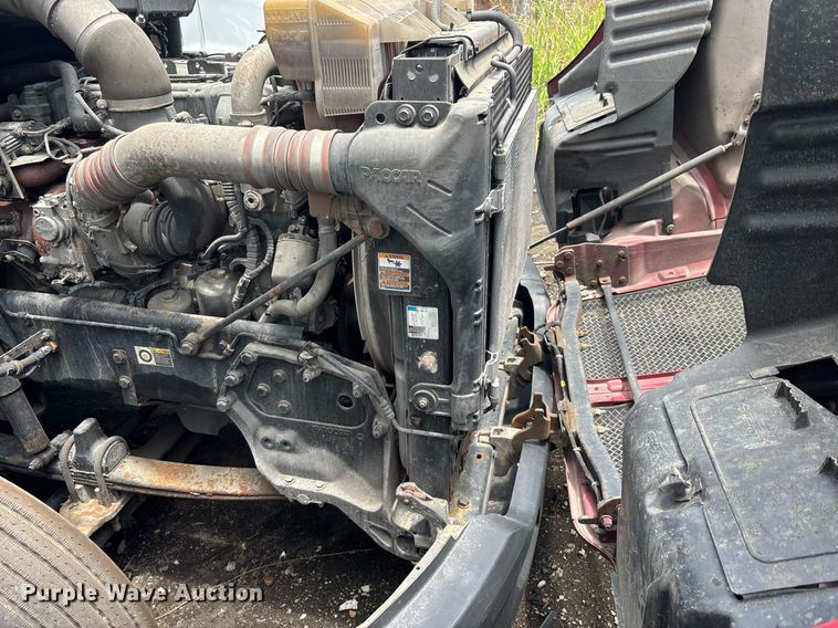 image for item YA0507 2015 Kenworth T680 semi truck