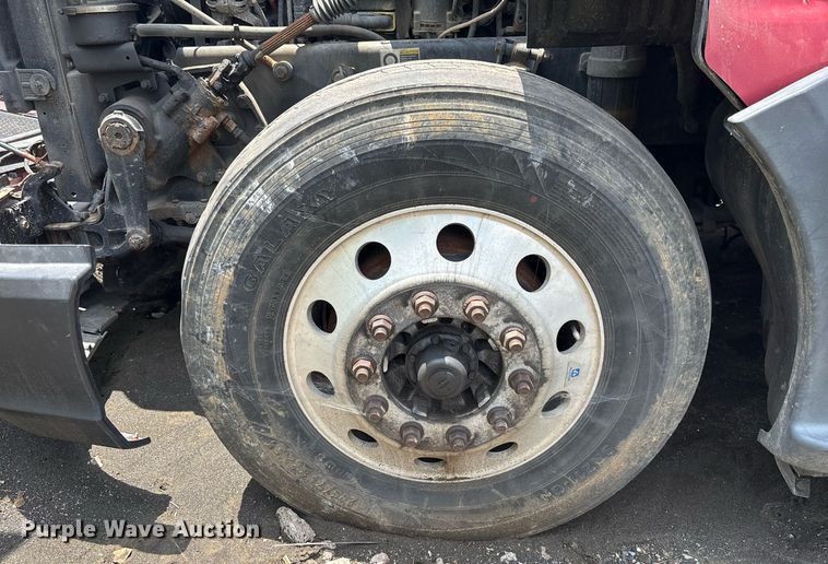 image for item YA0507 2015 Kenworth T680 semi truck