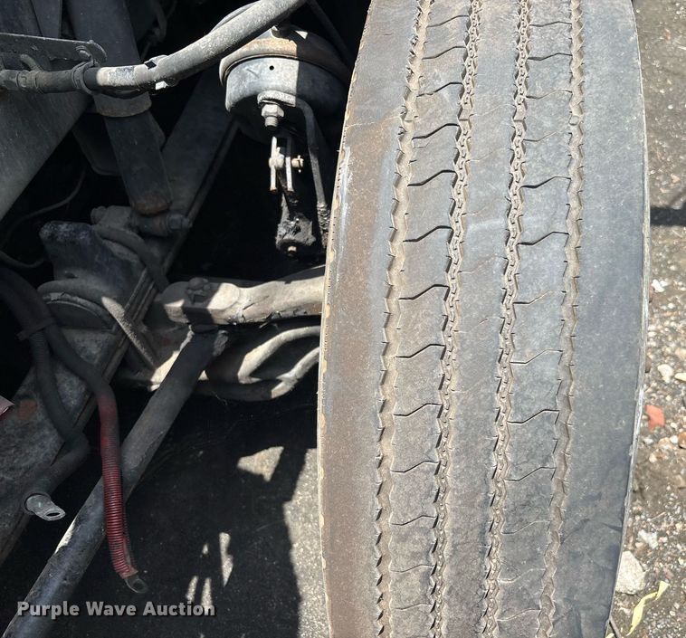 image for item YA0507 2015 Kenworth T680 semi truck