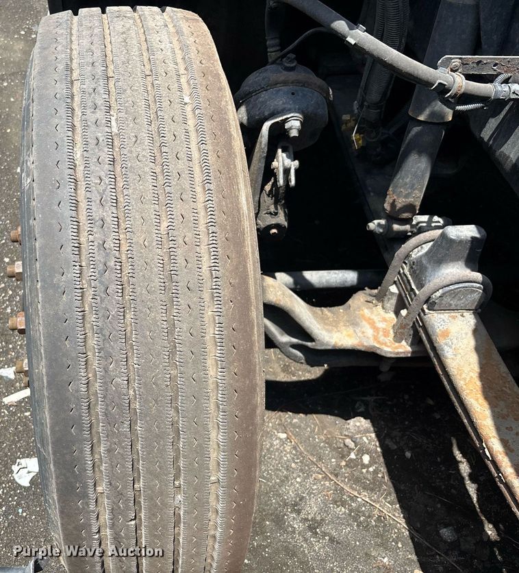 image for item YA0507 2015 Kenworth T680 semi truck