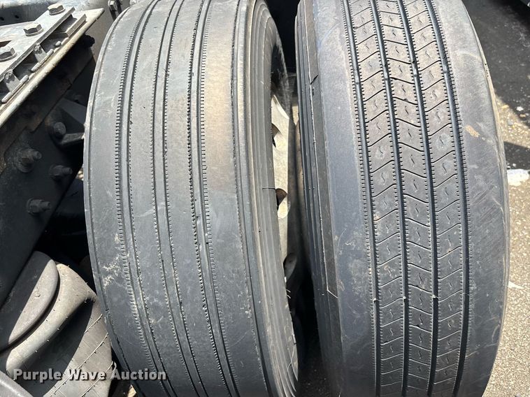 image for item YA0507 2015 Kenworth T680 semi truck