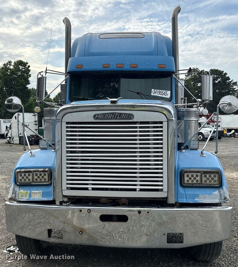 image for item YA0513 2000 Freightliner FLD120 semi truck