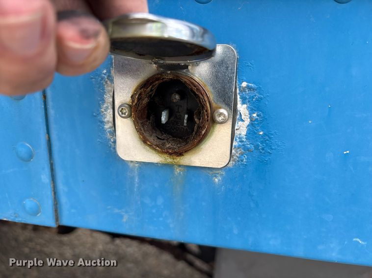 image for item YA0513 2000 Freightliner FLD120 semi truck