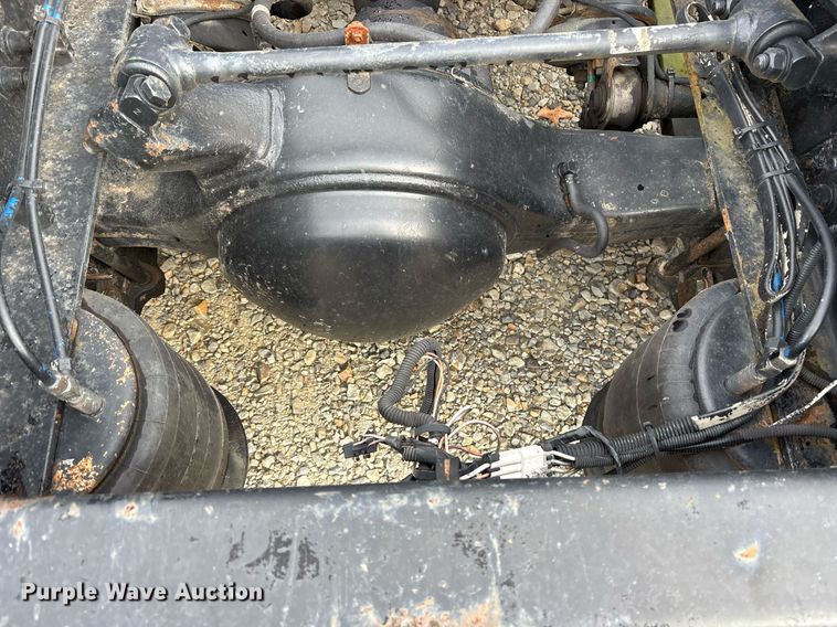 image for item YA0513 2000 Freightliner FLD120 semi truck