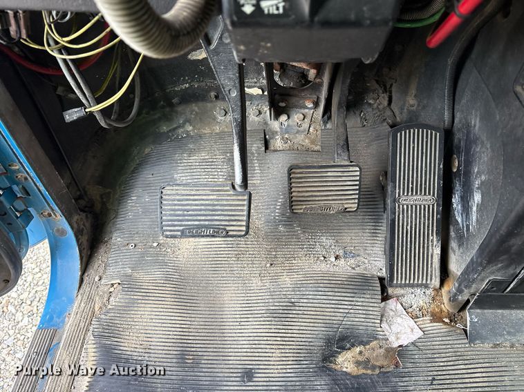 image for item YA0513 2000 Freightliner FLD120 semi truck