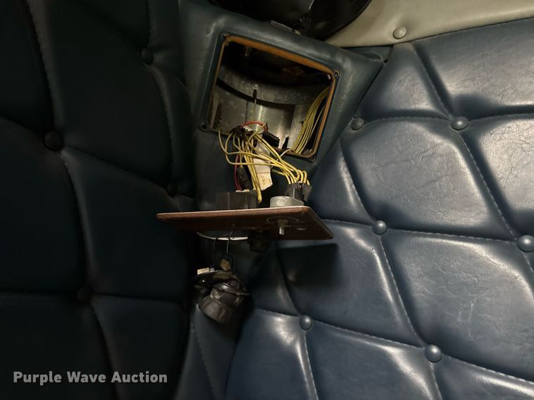 image for item YA0513 2000 Freightliner FLD120 semi truck