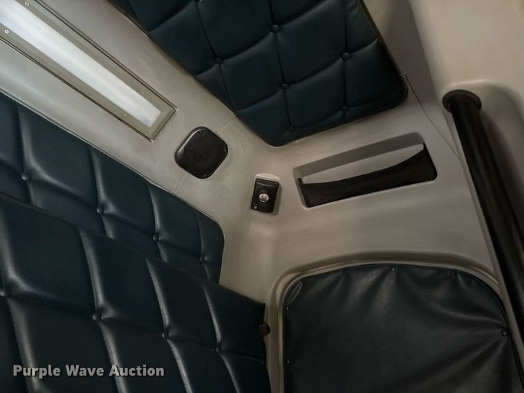 image for item YA0513 2000 Freightliner FLD120 semi truck