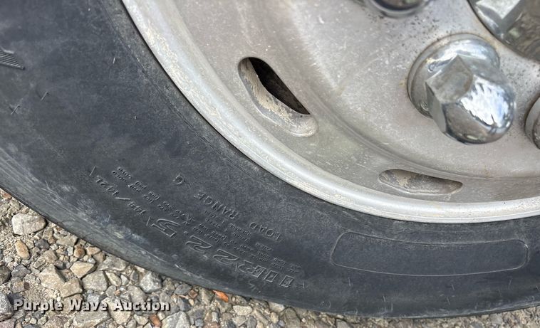 image for item YA0513 2000 Freightliner FLD120 semi truck