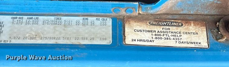 image for item YA0513 2000 Freightliner FLD120 semi truck