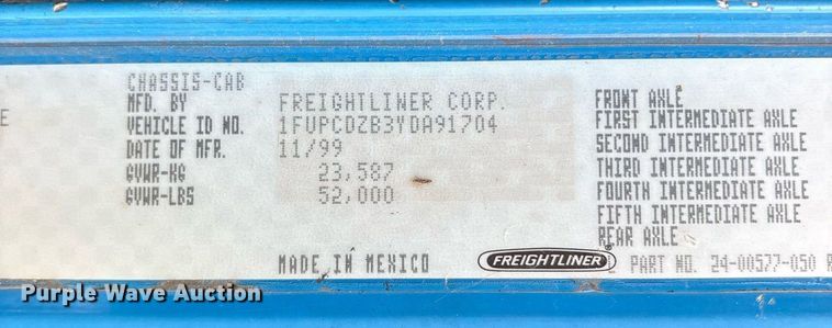 image for item YA0513 2000 Freightliner FLD120 semi truck