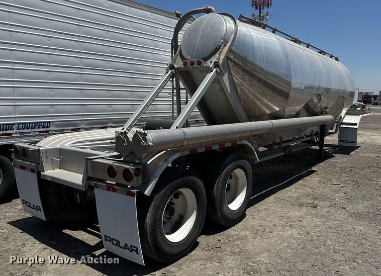 image for item YA0579 2005 Polar pneumatic dry bulk trailer
