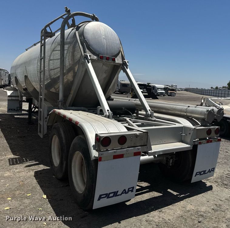 image for item YA0579 2005 Polar pneumatic dry bulk trailer