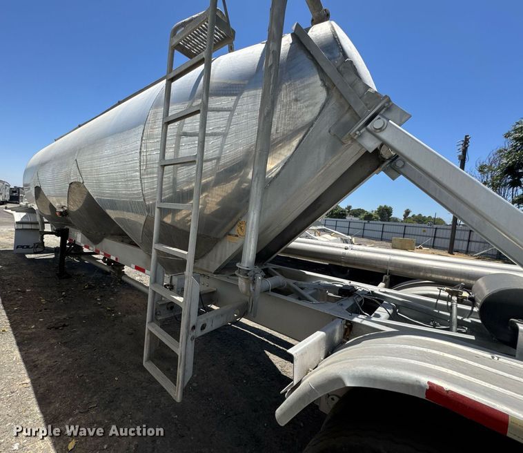 image for item YA0579 2005 Polar pneumatic dry bulk trailer