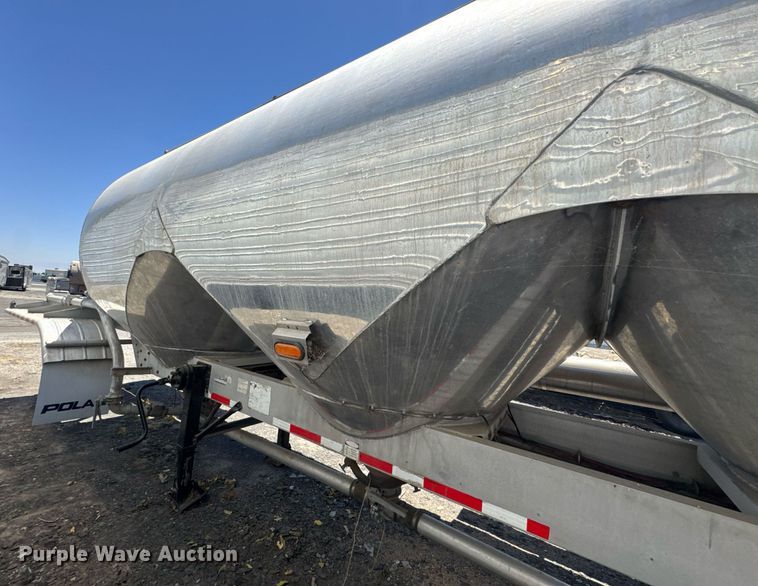 image for item YA0579 2005 Polar pneumatic dry bulk trailer