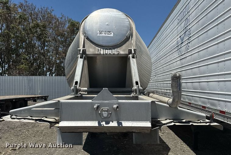 image for item YA0579 2005 Polar pneumatic dry bulk trailer