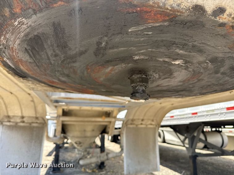 image for item YA0579 2005 Polar pneumatic dry bulk trailer