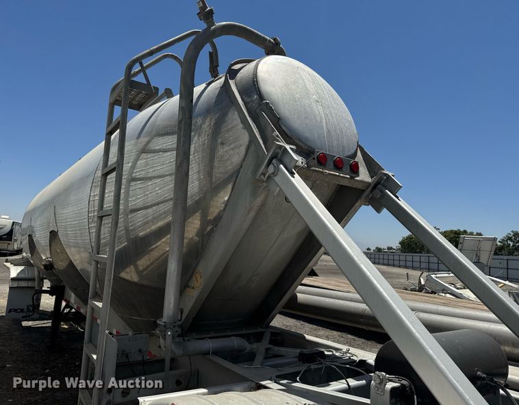 image for item YA0579 2005 Polar pneumatic dry bulk trailer