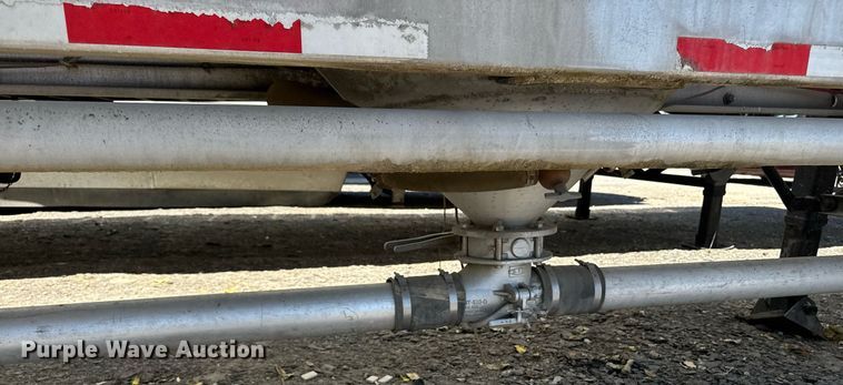 image for item YA0579 2005 Polar pneumatic dry bulk trailer