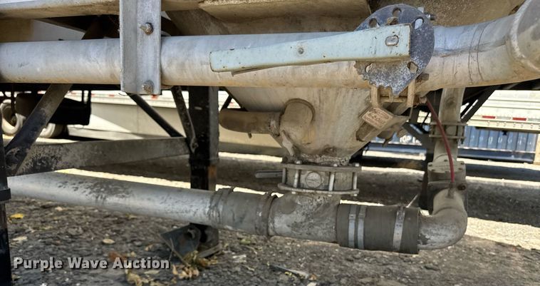 image for item YA0579 2005 Polar pneumatic dry bulk trailer