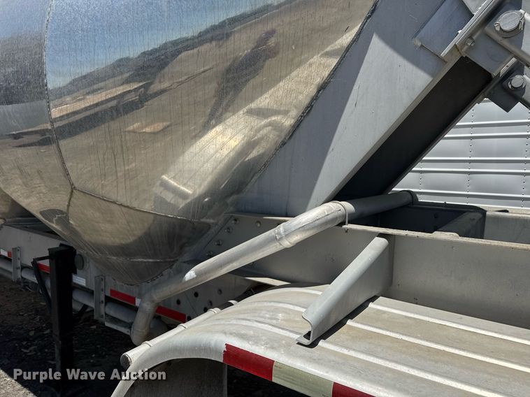 image for item YA0579 2005 Polar pneumatic dry bulk trailer