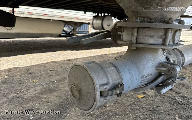 image for item YA0579 2005 Polar pneumatic dry bulk trailer