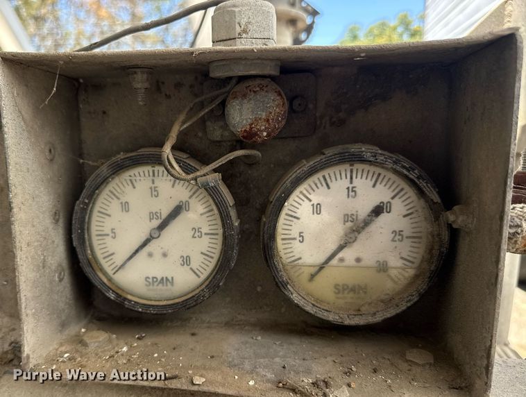 image for item YA0579 2005 Polar pneumatic dry bulk trailer