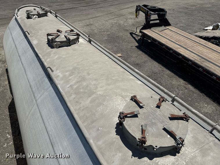 image for item YA0579 2005 Polar pneumatic dry bulk trailer