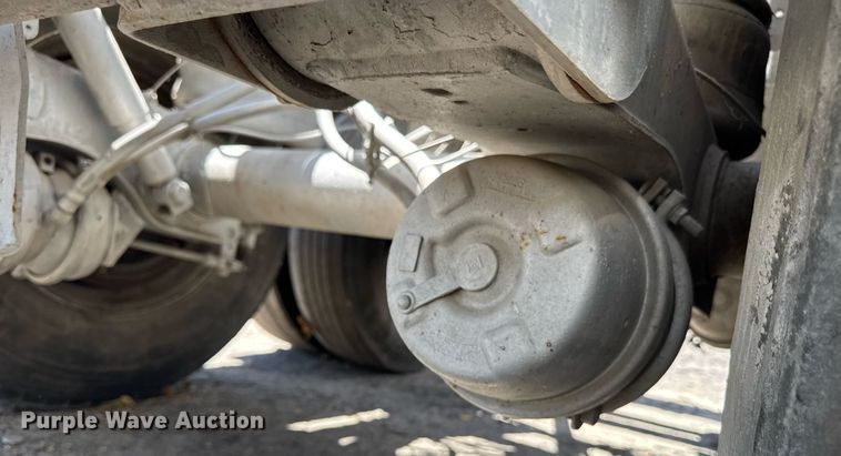 image for item YA0579 2005 Polar pneumatic dry bulk trailer