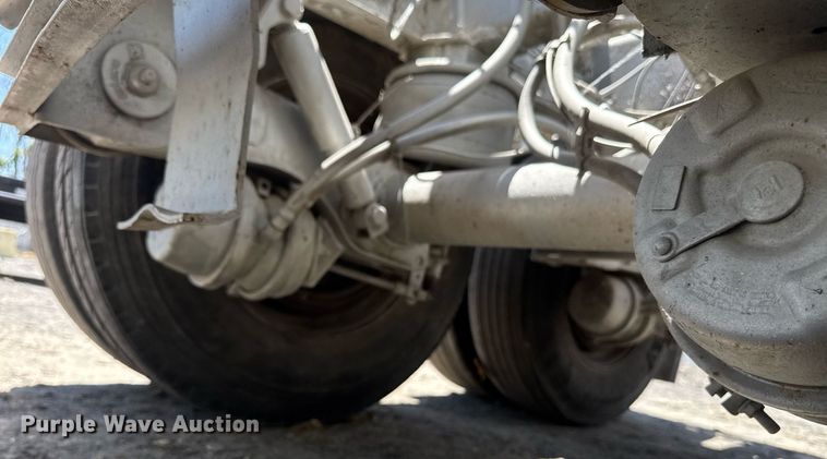 image for item YA0579 2005 Polar pneumatic dry bulk trailer