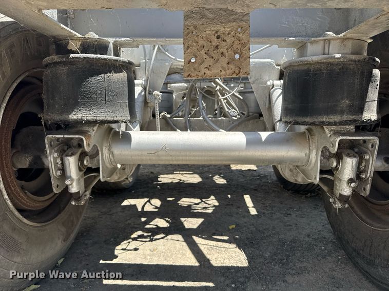 image for item YA0579 2005 Polar pneumatic dry bulk trailer