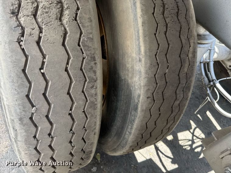 image for item YA0579 2005 Polar pneumatic dry bulk trailer