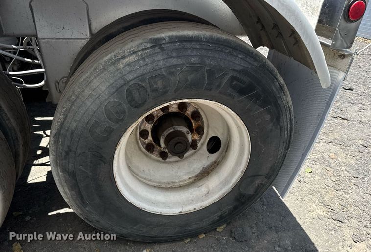 image for item YA0579 2005 Polar pneumatic dry bulk trailer