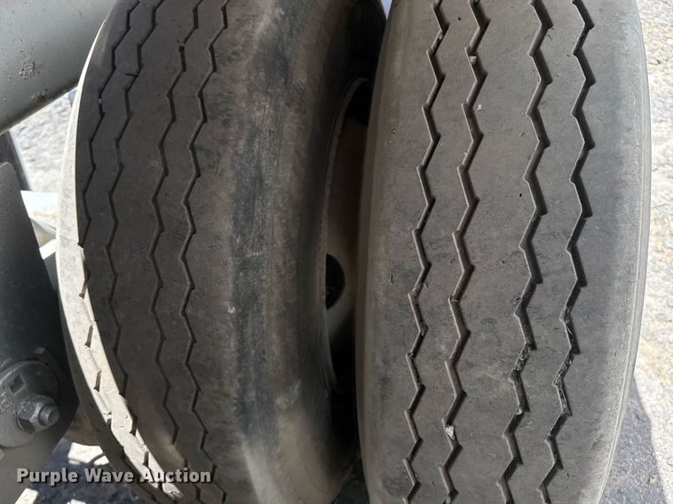 image for item YA0579 2005 Polar pneumatic dry bulk trailer