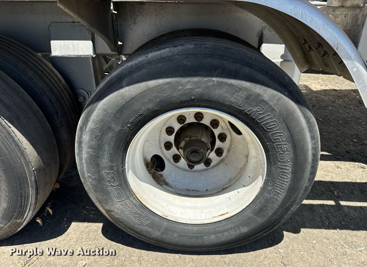 image for item YA0579 2005 Polar pneumatic dry bulk trailer