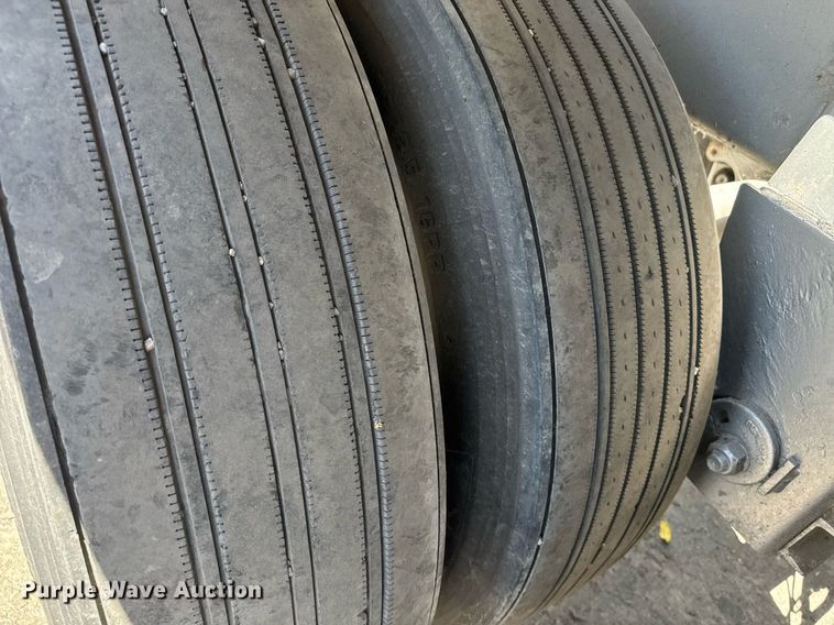 image for item YA0579 2005 Polar pneumatic dry bulk trailer