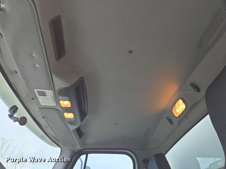 image for item YA0610 2016 Freightliner Business Class M2 box truck