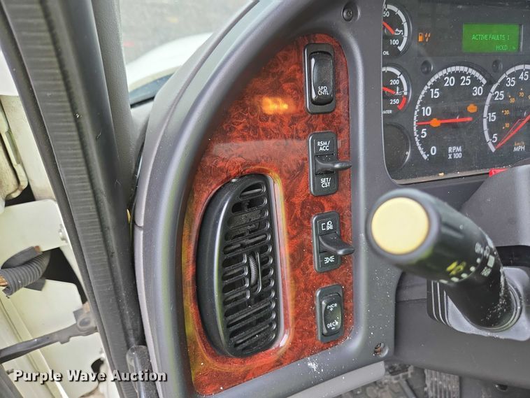 image for item YA0610 2016 Freightliner Business Class M2 box truck