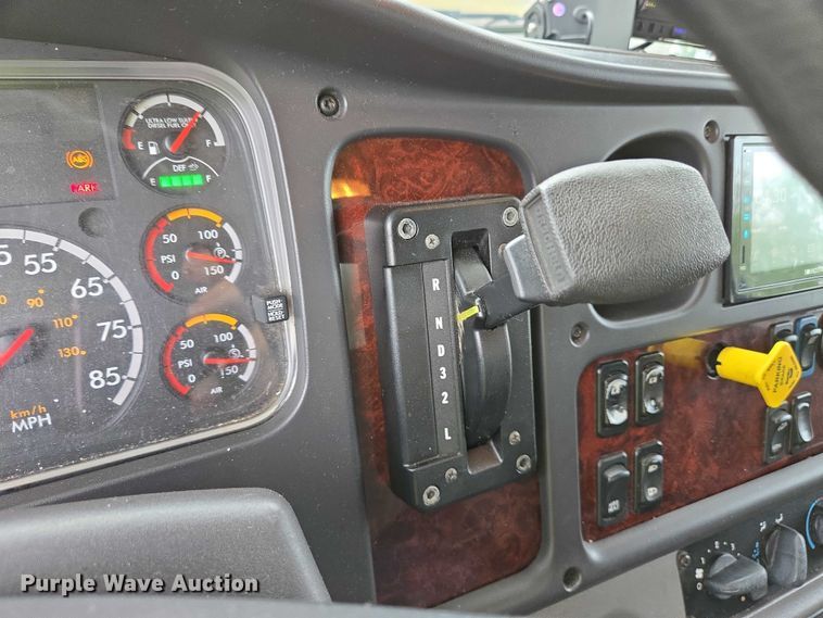 image for item YA0610 2016 Freightliner Business Class M2 box truck