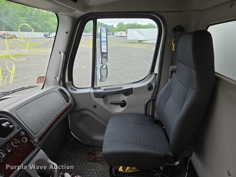 image for item YA0610 2016 Freightliner Business Class M2 box truck