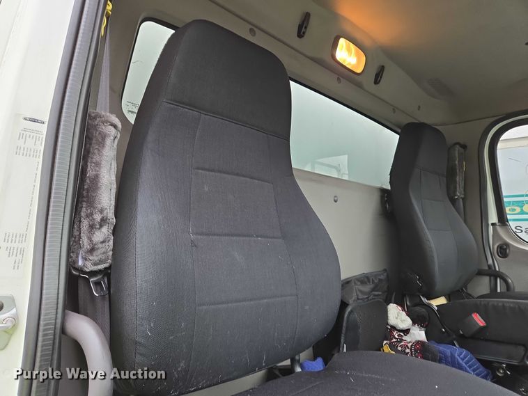 image for item YA0610 2016 Freightliner Business Class M2 box truck