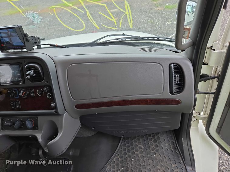 image for item YA0610 2016 Freightliner Business Class M2 box truck