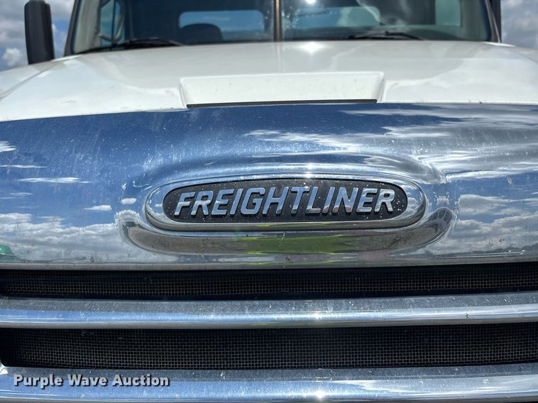 image for item YA0631 2014 Freightliner Cascadia 125 semi truck