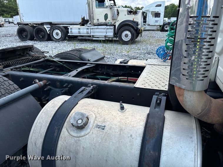 image for item YA0631 2014 Freightliner Cascadia 125 semi truck